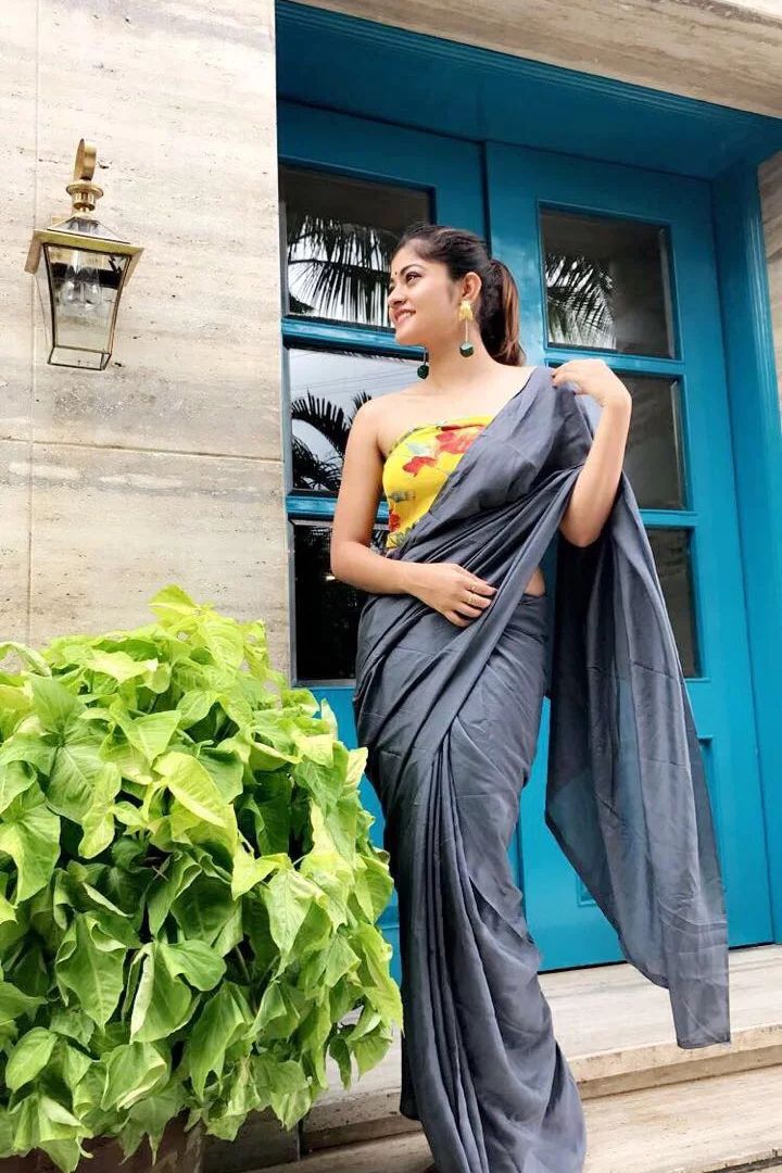 Grey Saree With Yellow Printed Blouse
